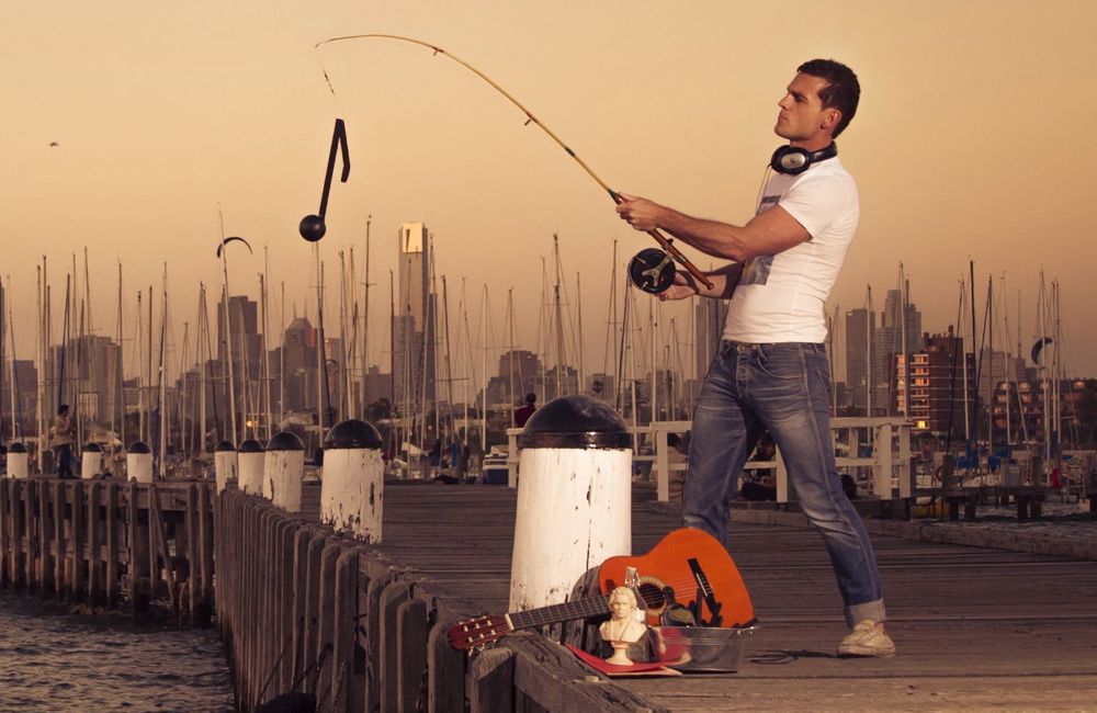totartu-fishing-on-pier